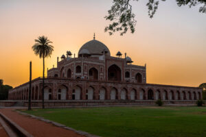 Nearest Metro Station to Humayun Tomb